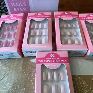 Olive & June Super Stick Mani( Press on nails)